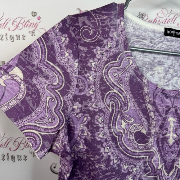 Onyx tshirt tee boho swirls cream white Purple Paisley Short Sleeve Tee - Picture 5 of 11